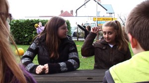 DD_Lola_her_friends_park